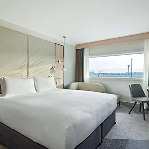 Hyatt Place London Heathrow Airport הית'רו